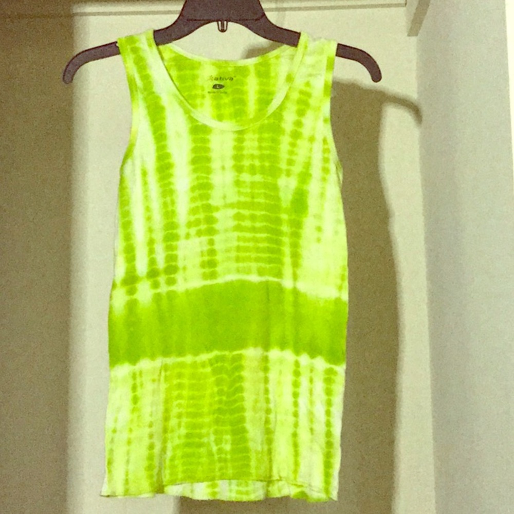 Tie dye patterned green workout tank top